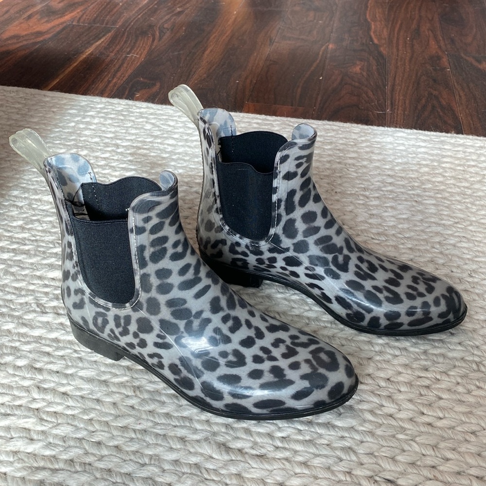 Nine West leopard print short rainboots